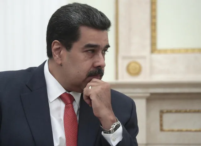 Venezuelan President Nicolas Maduro listens to Russian President during their meeting at the Kremlin in Moscow on September 25, 2019. - Welcoming the leftist leader at the Kremlin, Putin reiterated support for Maduro's regime but also indicated the Venezuelan president should be open to dialogue with his critics. (Photo by Sergei CHIRIKOV / POOL / AFP)