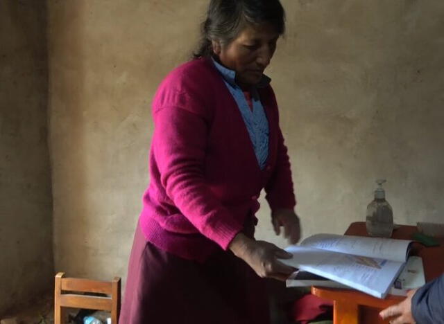  María Cárdenas estudia en un CEBA ubicado en La Libertad. Foto: Sol TV<br><br>    