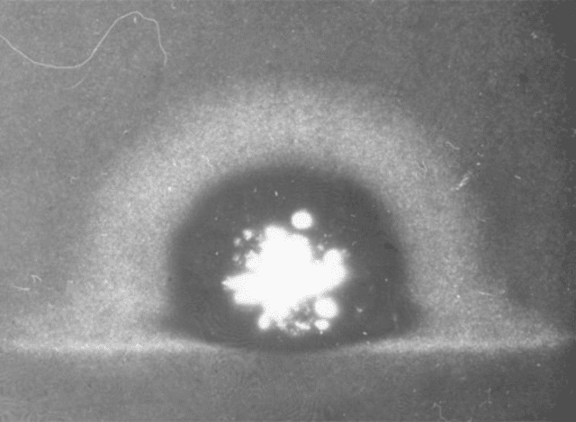  Fotografía del primer milisegundo tras la detonación de la prueba Trinity. Foto: Atomic Heritage Foundation   