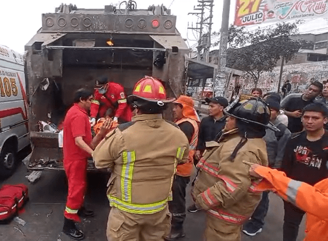 Recolector de basura queda herido tras choque de camión con auto cerca de estación VMT de la Línea 1