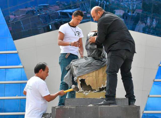 La lectura de una resolución para el cambio de nombre del coliseo se produjo en un acto en la región central de Cochabamba. Foto: EFE