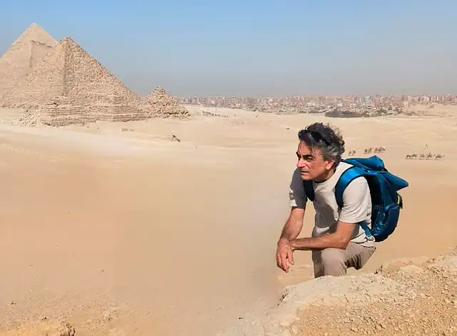 Armando Mei estudió la meseta de Giza, utilizando tecnologías avanzadas para descubrir estructuras ocultas. Foto: Armando Mei