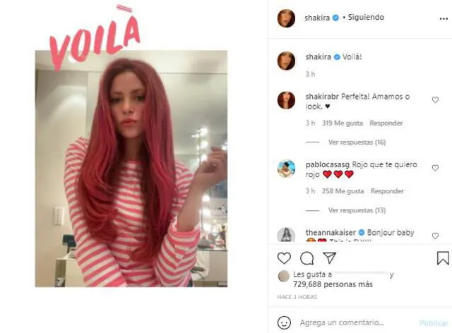 Shakira se tiñó el pelo de rosa Shakira se tiñó el pelo de rosa