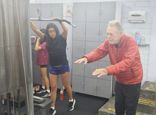  Johnny Bello enseñando. Foto: Difusión.    