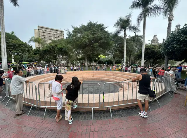 Rechazo y protestas por el cierre del anfiteatro Chabuca Granda en Miraflores. Foto: Jimena Ledgard/difusión   