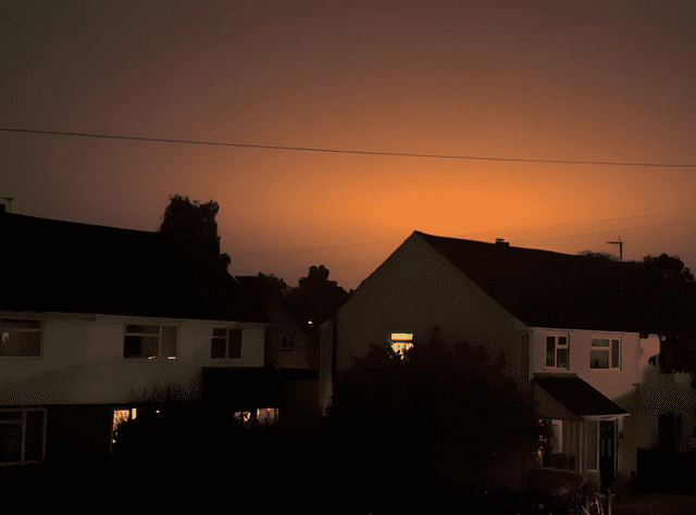  Vista de la enorme bola de fuego que iluminó Oxford. Foto: Canal 26<br>    