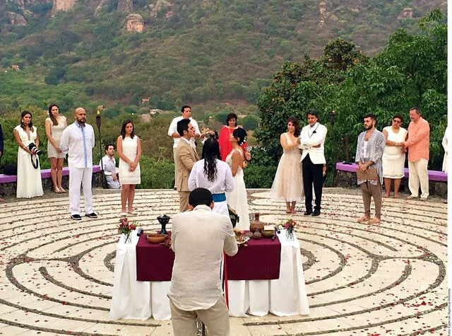 Boda de Aislinn Derbez y Omar Ochermann. Foto: difusión