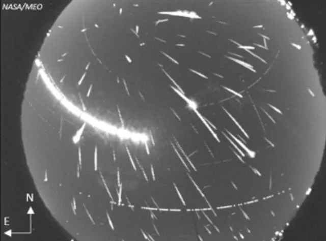  Lluvia de las perseidas fotografiada desde un telescopio de la NASA. Foto: NASA 