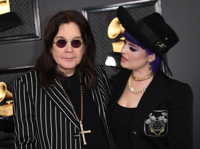 Ozzy Osbourne y su hija Kelly Osbourne en la ceremonia de 62.ª edición anual de los Premios Grammy. Foto: AFP