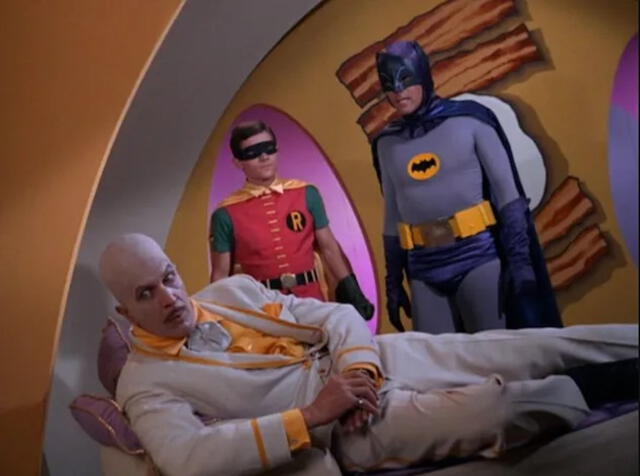 Egghead junto a Batman y Robin en la serie de los 60's con Adam West. Foto: DC Comics