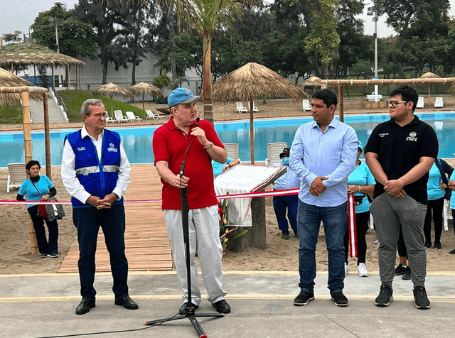 Rafael López Aliaga en la inauguración de la playa artificial de SJL. Foto: Municipalidad de Lima   