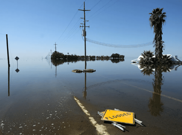 El lago resurgió en 2023, inundando cosechas y territorios agrícolas. Foto: Smithsonian Magazine.    