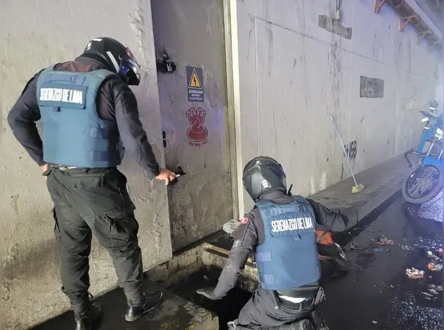 Sereno resulta herido durante emergencia en el Cercado de Lima. Foto: Adrián Sarria Muñoz/LR Sereno resulta herido durante emergencia en el Cercado de Lima. Foto: Adrián Sarria Muñoz/LR