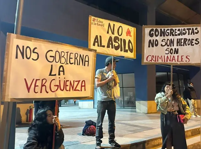 Autoridades refuerzan seguridad ante manifestación. Foto: Francisco Erazo   
