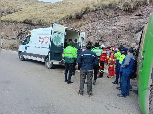 Policía de Carreteras informó que al menos cinco personas fallecieron en el accidente. Foto: GORE Cusco Policía de Carreteras informó que al menos cinco personas fallecieron en el accidente. Foto: GORE Cusco
