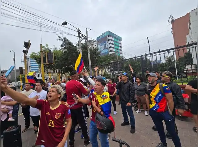 Venezolanos en Perú se mantienen expectantes ante posibles planes de retorno tras detención de Maduro. Foto: La República.   