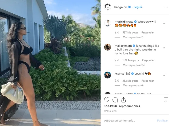 Rihanna modelando en bikini negro