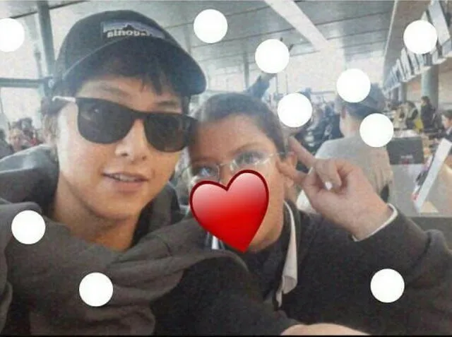 Song Joong Ki  se fotografió en Colombia junto a una fanática.