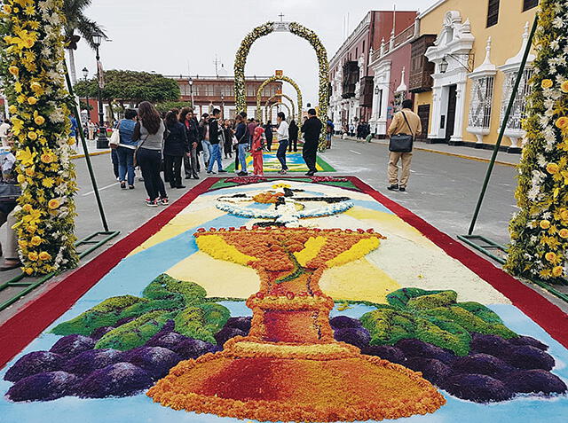 Masiva concurrencia de fieles por celebración del Corpus Christi en Trujillo