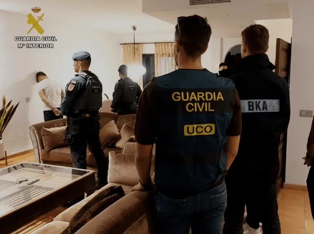 Detención de uno de los integrantes de la red en una de las sucursales logísticas. Foto: Guardia Civil   