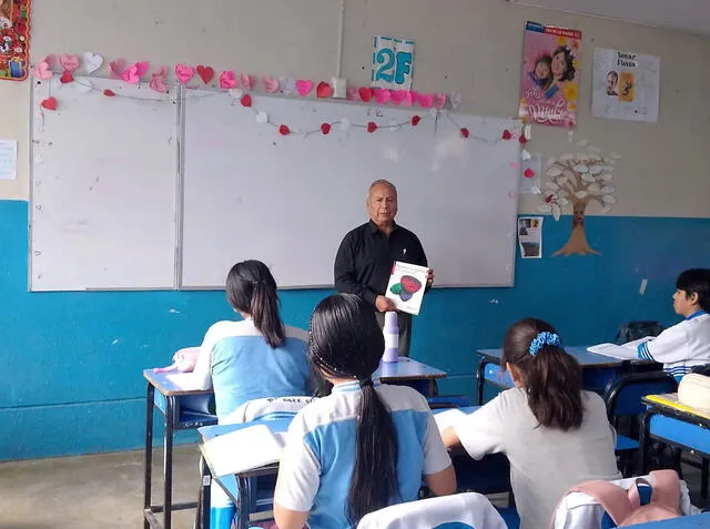 José Raúl Ramírez Tarazona reconocido por su trayectoria como docente nombrado. Foto: LR   