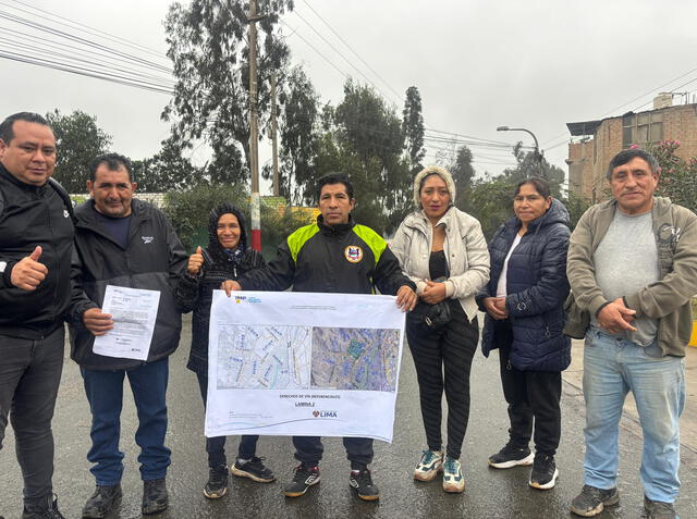 Vecinos de Laderas de Chillón denuncian invasión de cementerio Campo Fe a vía pública en Puente Piedra. Foto: Grecia Infante/LR. Vecinos de Laderas de Chillón denuncian invasión de cementerio Campo Fe a vía pública en Puente Piedra. Foto: Grecia Infante/LR.