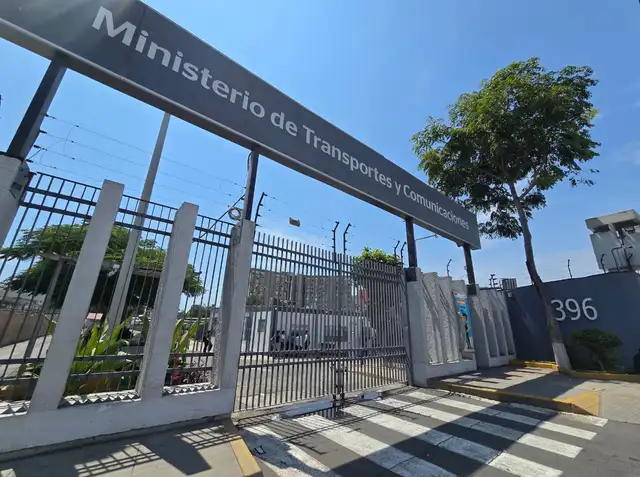 Exteriores del Ministerio de Transporte y Comunicaciones donde ocurrió la emergencia. Foto: Melissa Landa   