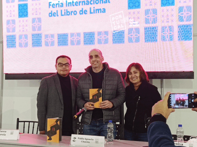 De izq. a der.: Marco García Falcón, Pablo Chacón y Yeniva Fernández. Presentación del libro "Los perseguidores". Foto: Ana Delia Mejía