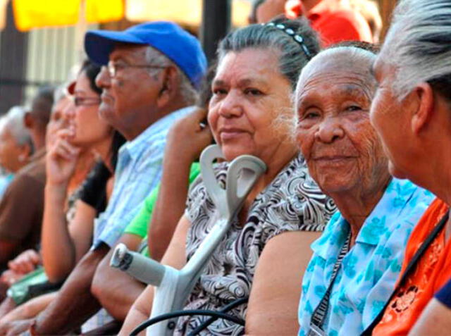 Jubilados en Venezuela reciben bonos especialmente dirigidos a ellos. Foto: LA TERCERA VOZ