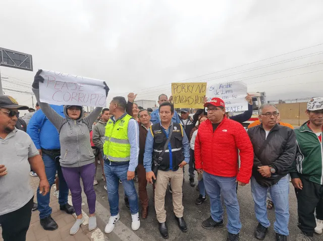 Vecinos y alcaldes de la Mancomunidad de Lima norte protestaron en contra de los peajes. Foto: Rosario Rojas - La República   