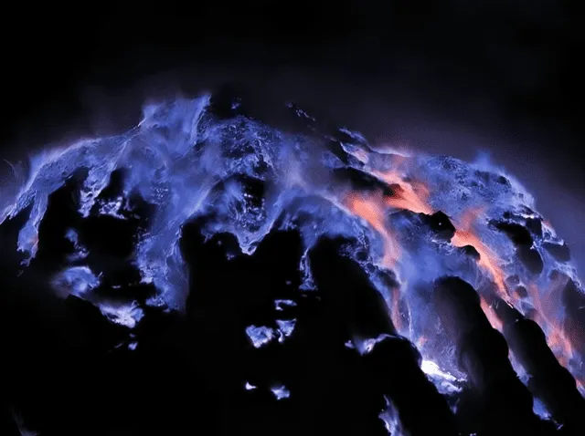 Se trata del volcán Kawah Ijen, situado al este de la isla de Java, un lugar especial y único en todo el planeta. Foto: EP   