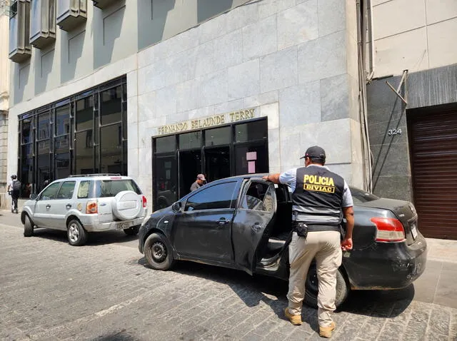 Allanamiento que realizó la Fiscalía y la Diviac en las oficinas del congresista Raúl Doroteo. Foto: Kevinn García/ La República.   