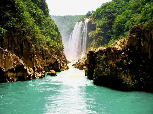 Desde el kayaking y rappel hasta tranquilos paseos en panga, los visitantes pueden disfrutar de una amplia gama de experiencias que hacen de cada visita una aventura única. Foto: Flickr   