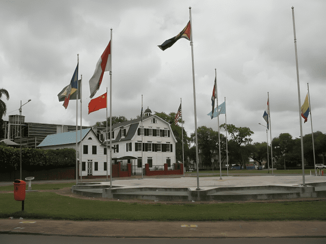 A lo largo de los años, la plaza ha tenido varios nombres, incluyendo Oranjeplein (Plaza Naranja) y Gouvernementsplein (Plaza del Gobierno). Foto: iStock   
