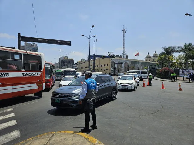  Tránsito de Centro de Lima a San Juan de Lurigancho se desvían por Amazonas. Foto: Dayana Huerta-LR   