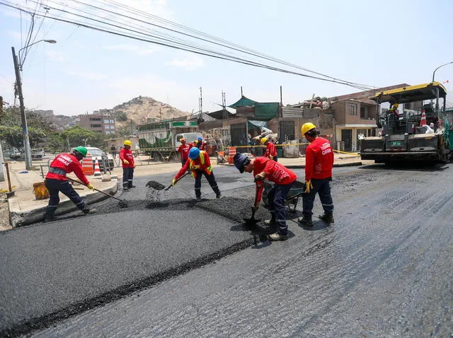  La Municipalidad de San Juan de Lurigancho, liderada por el alcalde Jesús Maldonado, empezó la rehabilitación de la av. Santa Rosa. Foto: SJL    