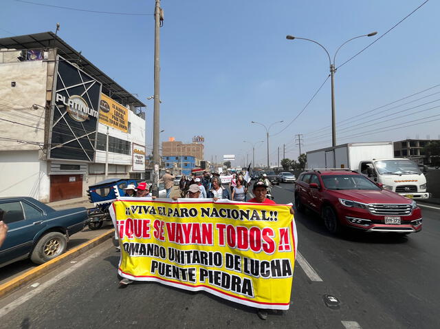  Algunos gremios de comerciantes de Puente Piedra se unen a la protesta. Foto: Kevinn García-LR   