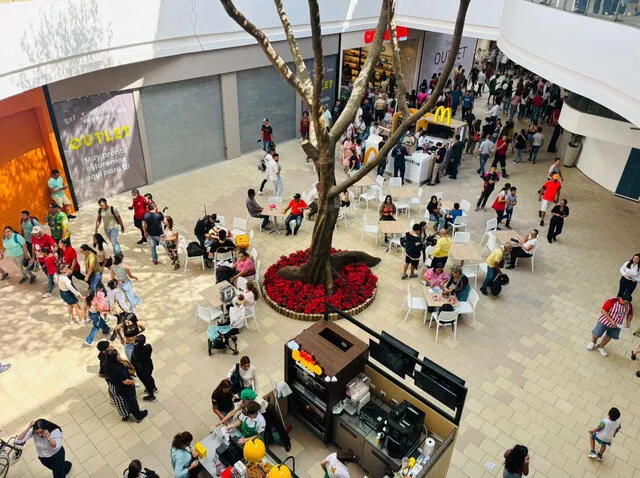 El centro comercial Único Bucaramanga abrió sus puertas el 6 de diciembre. Foto: X