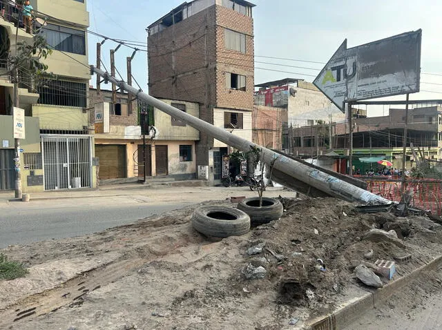 El accidente de tránsito dejó a los vecinos del lugar sin luz por casi una hora. Foto: Dayana Huerta.   