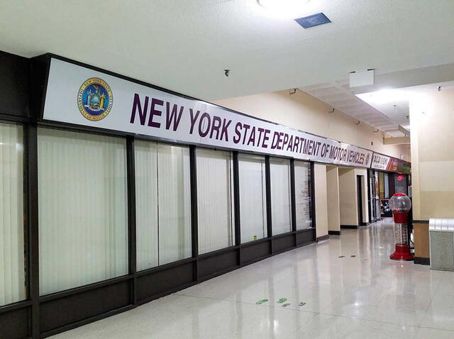 Consultar con el DMV es vital si enfrentas problemas de elegibilidad. Infórmate sobre los requisitos para la licencia de conducir en Nueva York. Foto: Westchester Hispano   