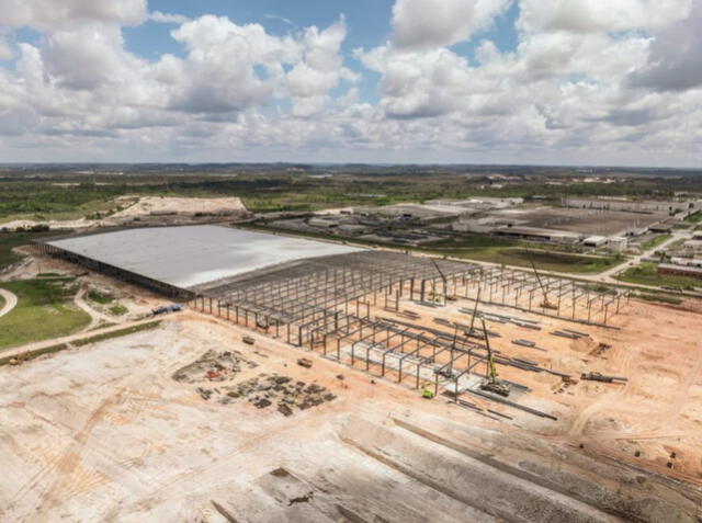 La planta, ubicada en Camaçari, Bahía, comenzará operaciones en 2025 y alcanzará su capacidad total en diciembre de 2026. Foto: InvestNews