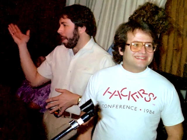 Steve Wozniak, cofundador de Apple, junto a Andy Hertzfeld. Foto: Wikipedia Steve Wozniak, cofundador de Apple, junto a Andy Hertzfeld. Foto: Wikipedia