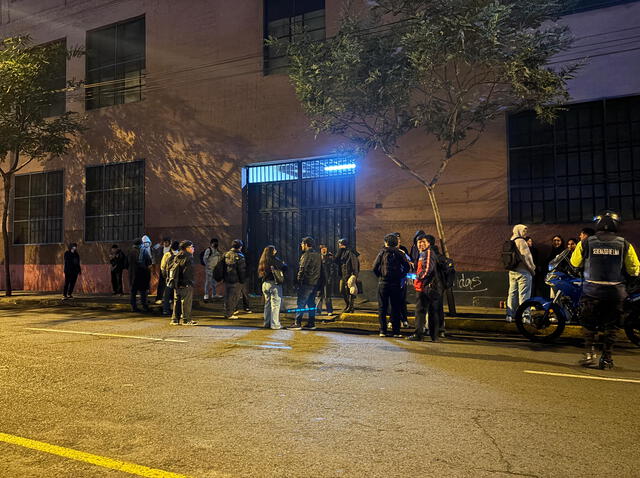 Estudiantes de la UNFV toman sede en protesta por retrasos en matrícula. Foto: Grecia Infante/LR. Estudiantes de la UNFV toman sede en protesta por retrasos en matrícula. Foto: Grecia Infante/LR.