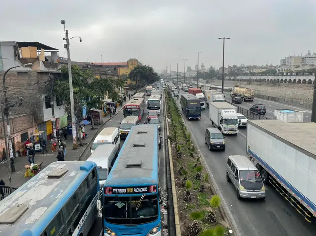 Congestión vehicular en Evitamiento. Foto: Deyna Cornejo. Congestión vehicular en Evitamiento. Foto: Deyna Cornejo.