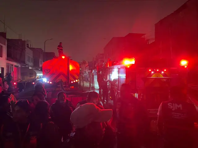 Incendio de código 3 fue confinado. Foto: Elvis Cairo   