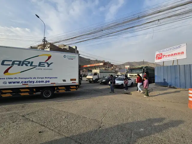Caos vehicular persiste en el bypass Las Torres. Foto: Elvis Cairo/LR.   