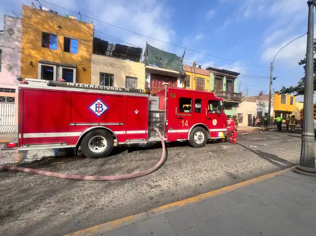 Incendio código 2 en proceso para ser controlado. Foto: Marcia Chahua Incendio código 2 en proceso para ser controlado. Foto: Marcia Chahua