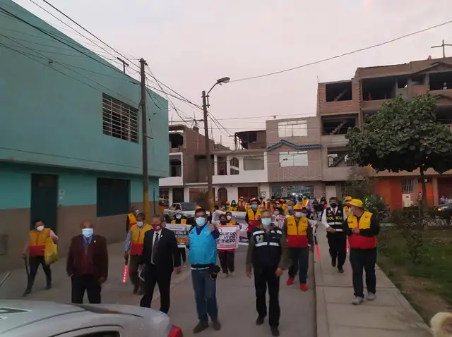 Juntas vecinales de Comas realizando su ronda preventiva. Foto: JuntasVecinalesComas   