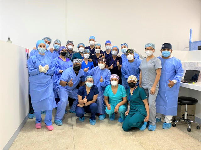 Oftalmólogos que realizan una campaña de cirugías de catarata en Juanjuí. Foto: Difusión.