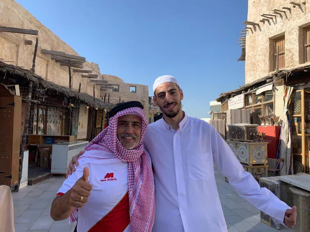 Marco Romero llegó a Qatar y recorre las calles alentando a la selección: “Un pueblo unido”
